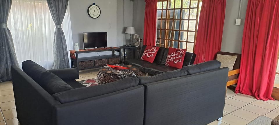 Our Place - Family - 5 bed unit Apartment in South Africa