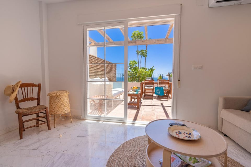 Balcony/Terrace, Living room