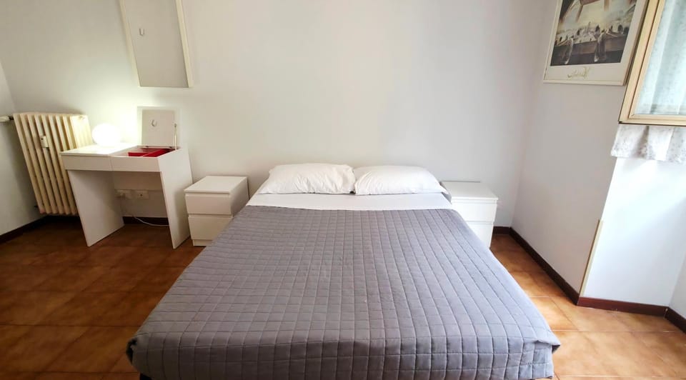 Bed, Photo of the whole room, Bedroom, internet