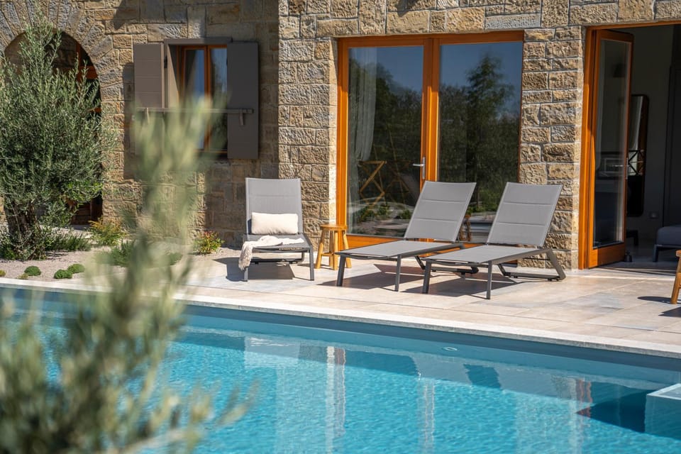 Pool view, Swimming pool, sunbed
