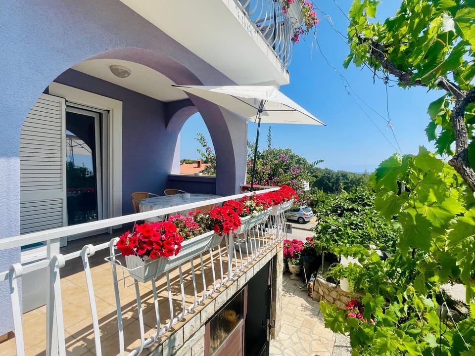 Balcony/Terrace, Dining area, Garden view