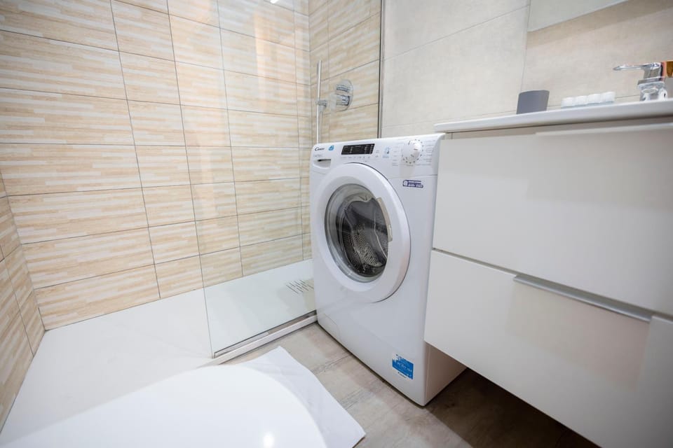 Bathroom, washing machine