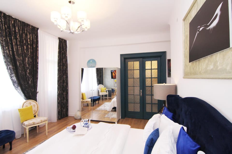 Photo of the whole room, Seating area, Bedroom