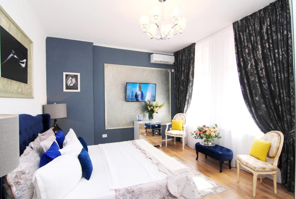 Bed, TV and multimedia, Seating area, Bedroom, hair dresser