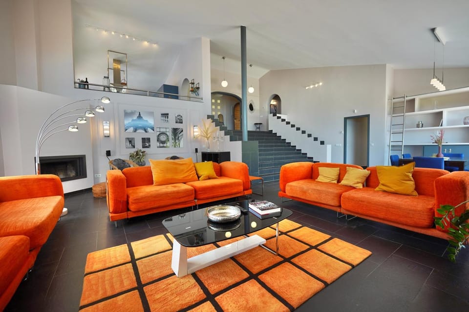 Living room, Seating area