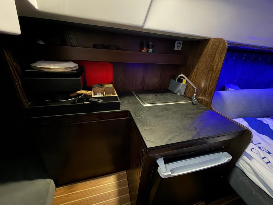 Coffee/tea facilities, Kitchen or kitchenette