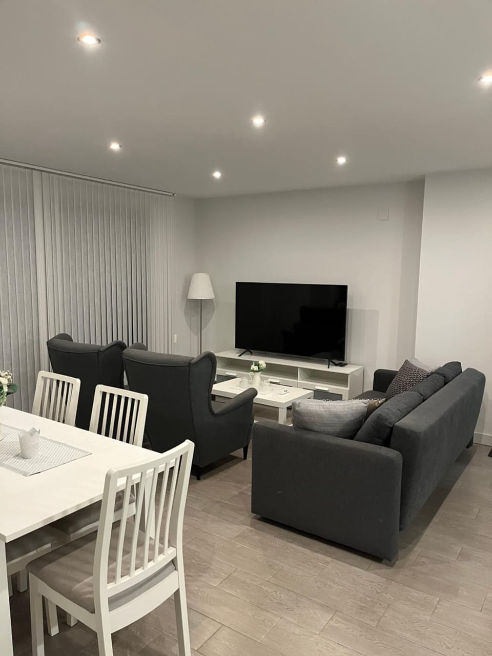 Communal lounge/ TV room, TV and multimedia, Living room, Seating area, Evening entertainment