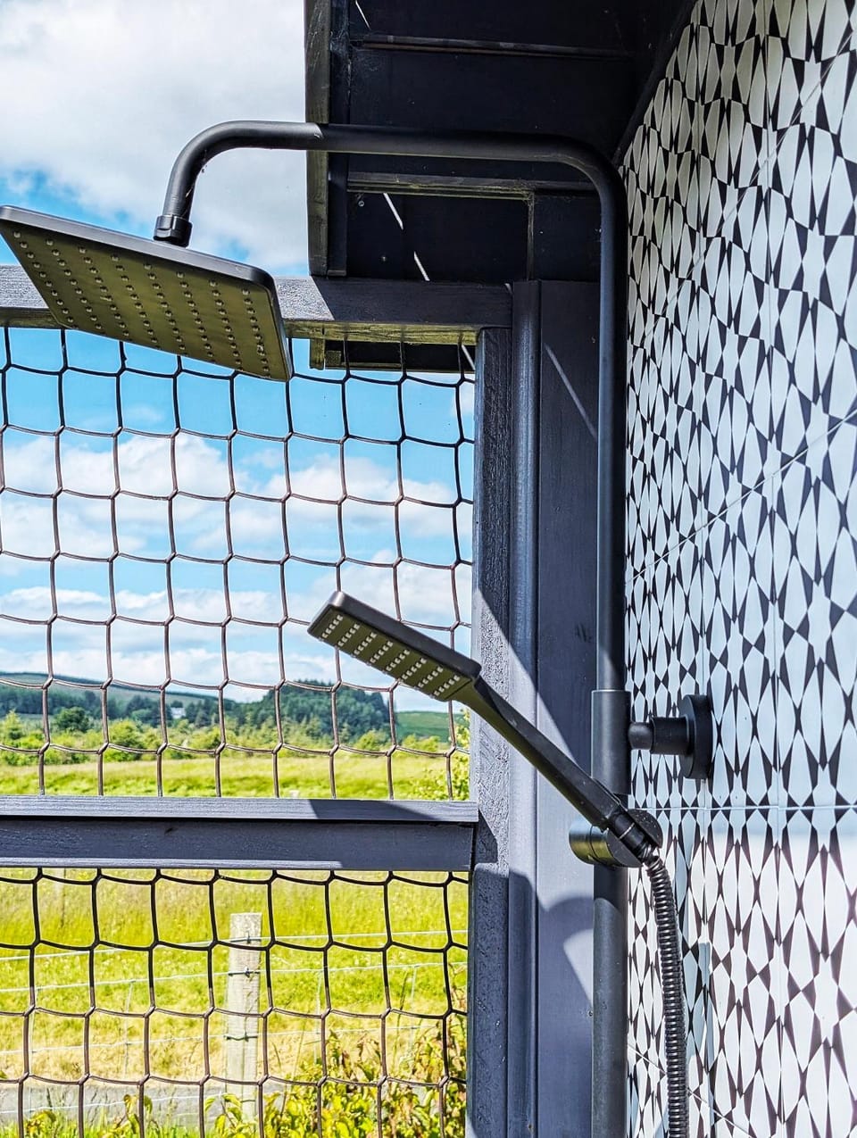 Rural Private Lodge - With Hot Tub - Outdoor Kitchen and Covered Lounge for Two House in Scotland