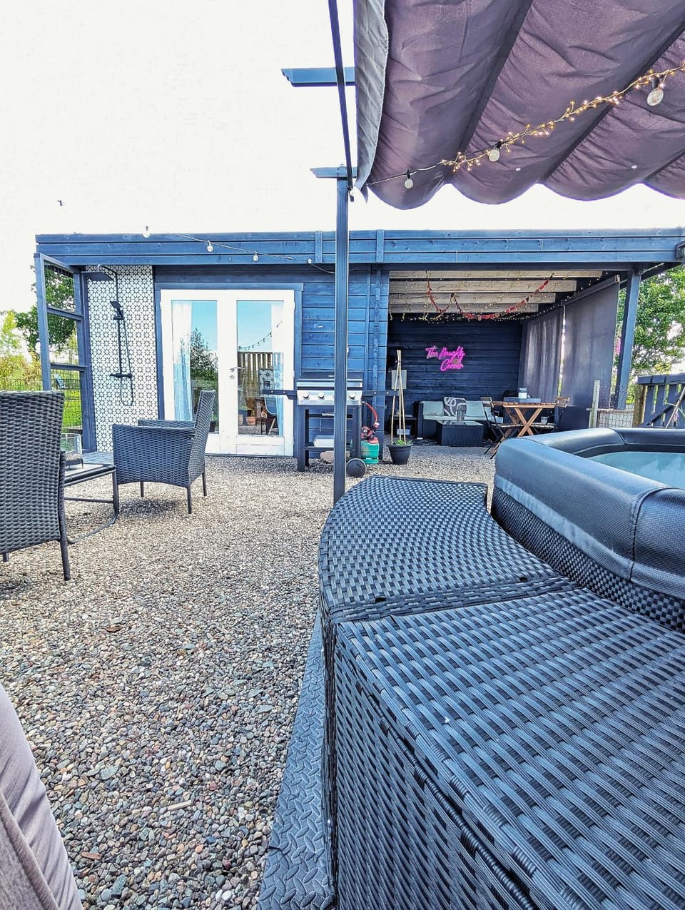 Rural Private Lodge - With Hot Tub - Outdoor Kitchen and Covered Lounge for Two House in Scotland