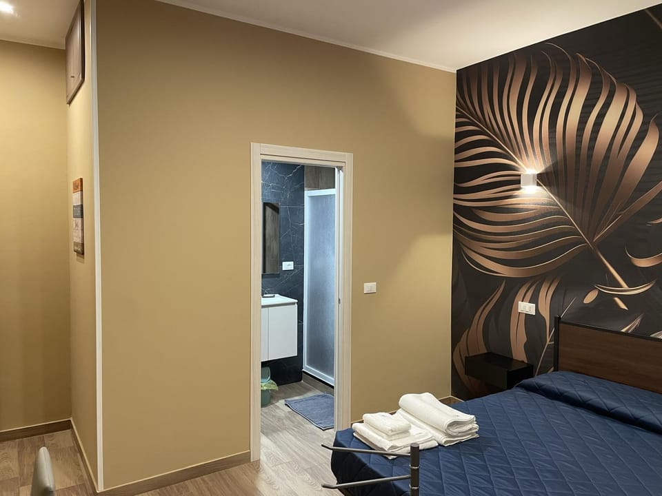 Bed, Bathroom, Photo of the whole room, Bedroom, towels