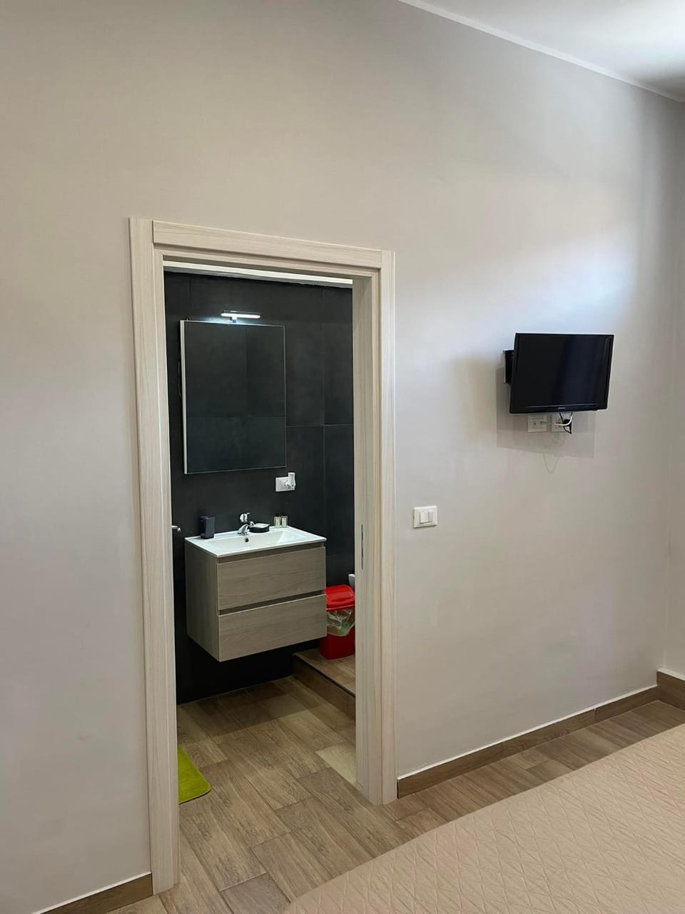 Bathroom, TV and multimedia, Bedroom