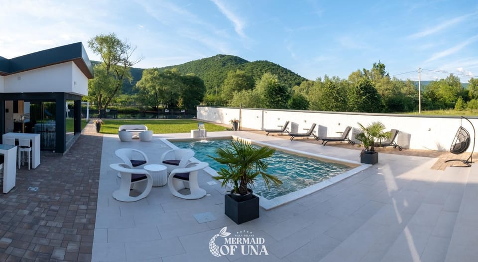 Seating area, Garden view, Mountain view, Pool view, River view