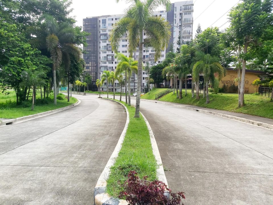 Garden view, Street view