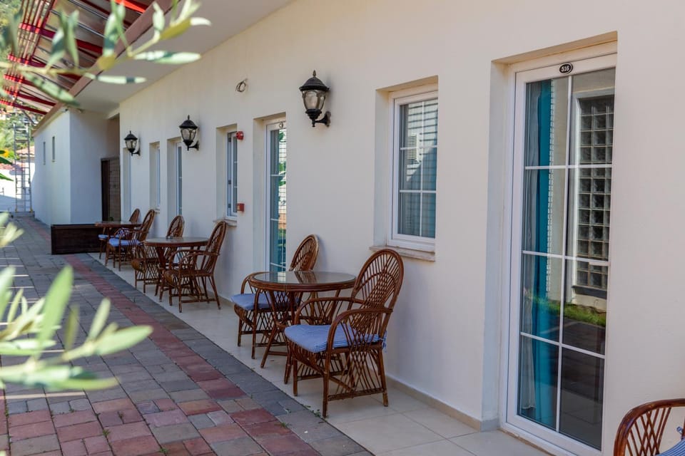 Balcony/Terrace, Garden view