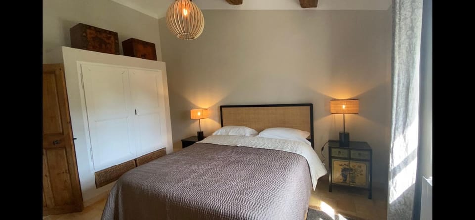 La PARADOUNE 1 Bed and Breakfast in Arles