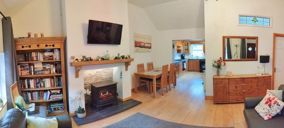Dining area, kitchen