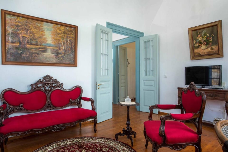 TV and multimedia, Living room, Seating area