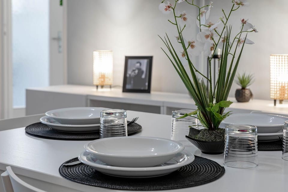 Living room, Decorative detail, Seating area, Dining area