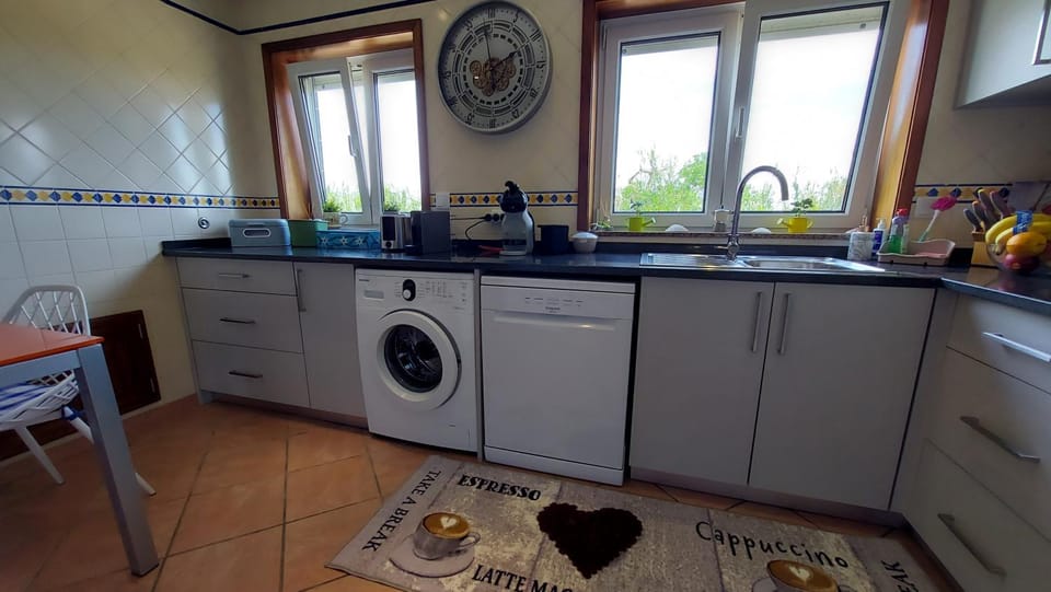 Kitchen or kitchenette, dishwasher, washing machine