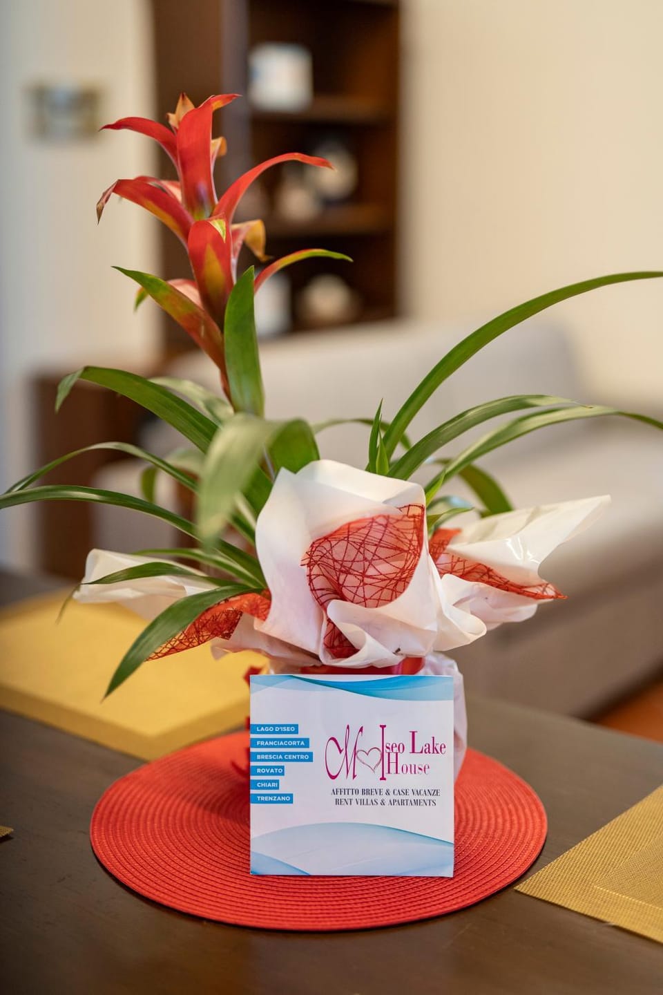 Living room, Seating area, Text overlay