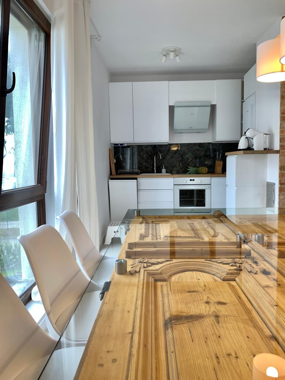 Kitchen or kitchenette, Seating area, Dining area