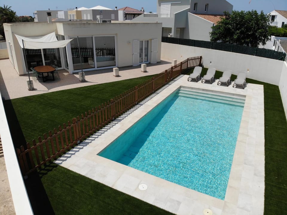 Patio, Patio, Day, Bird's eye view, Garden, Garden, Swimming pool, sunbed