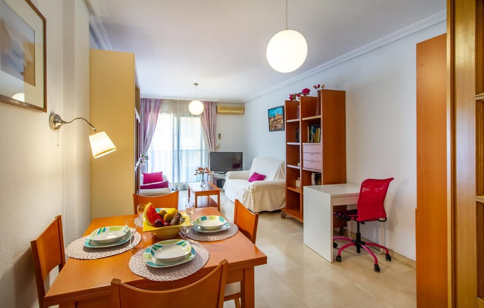 TV and multimedia, Living room, Seating area, Dining area, air conditioner