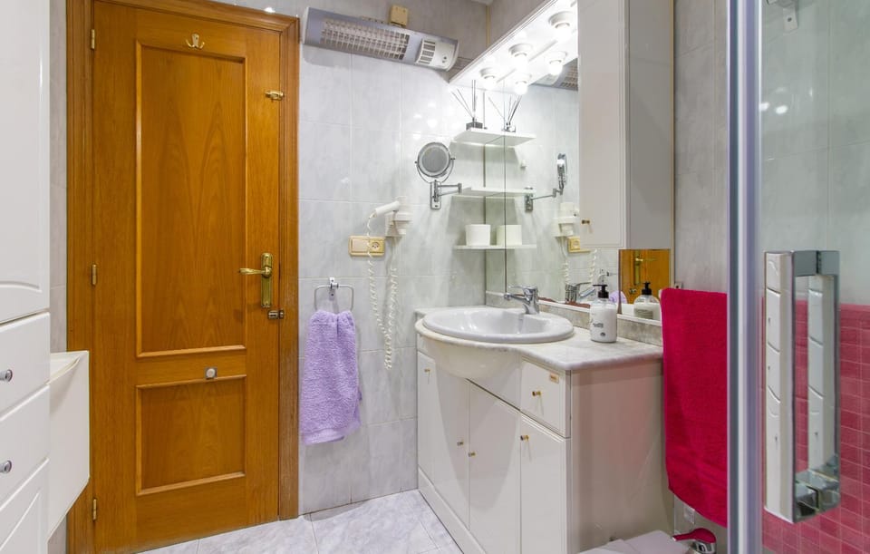 Bathroom, towels, wardrobe