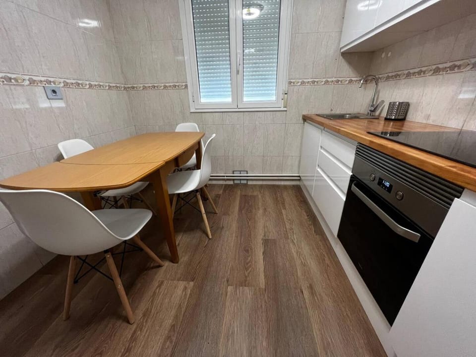 Kitchen or kitchenette, minibar, pet friendly, stove