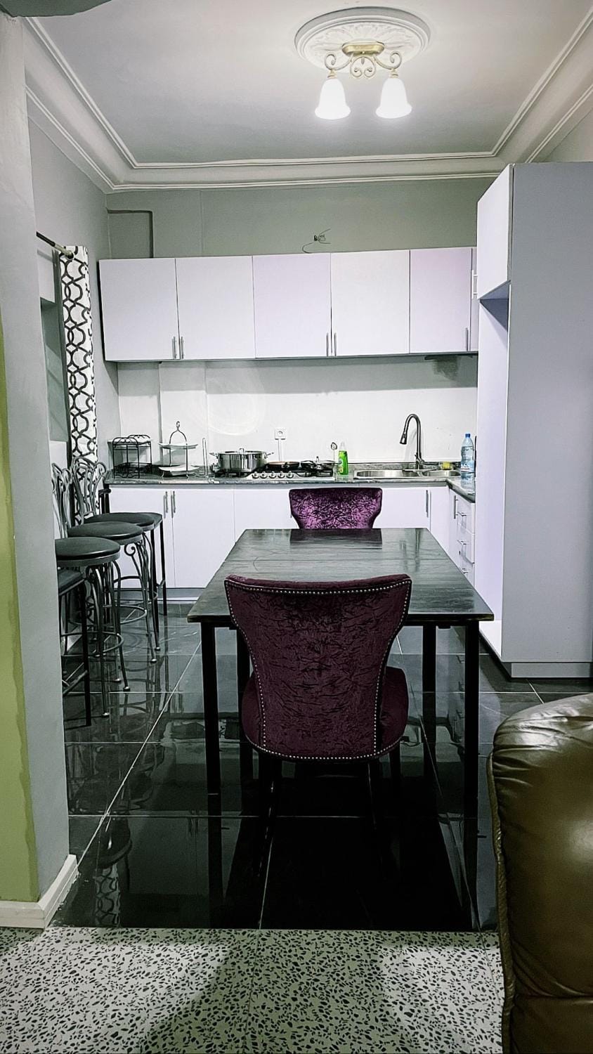 Kitchen or kitchenette, Dining area, minibar, stove