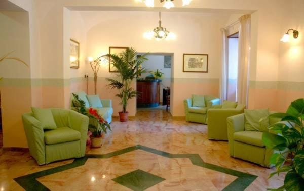 Living room, Lobby or reception