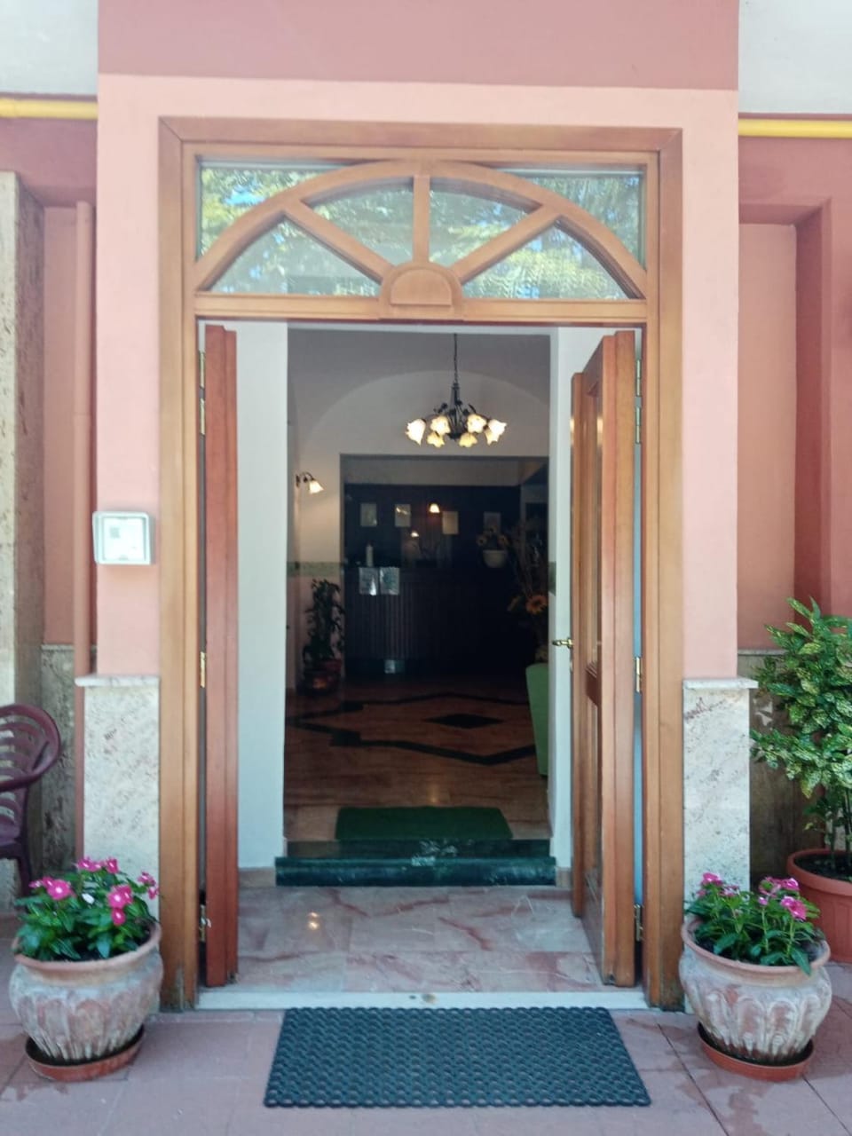 Facade/entrance