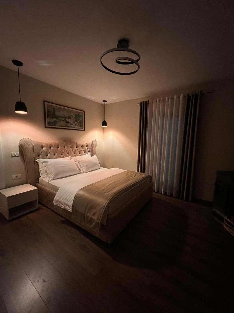 Bed, Photo of the whole room, Bedroom