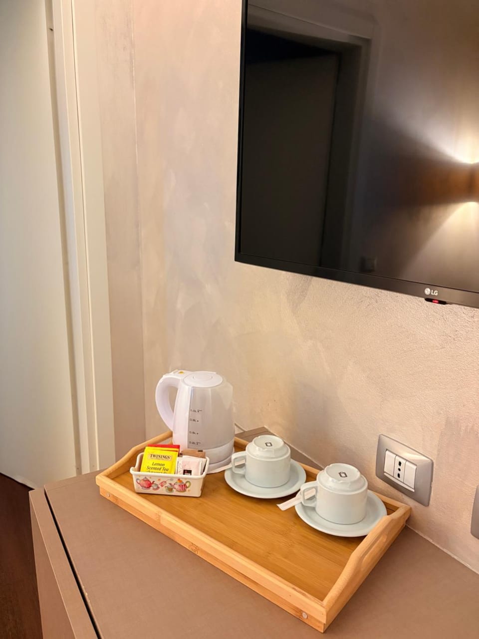 Coffee/tea facilities, room service