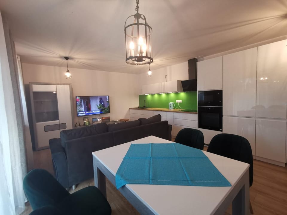 Kitchen or kitchenette, Seating area, Dining area