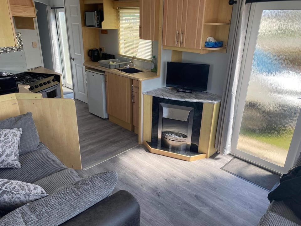 TV and multimedia, Kitchen or kitchenette, Living room