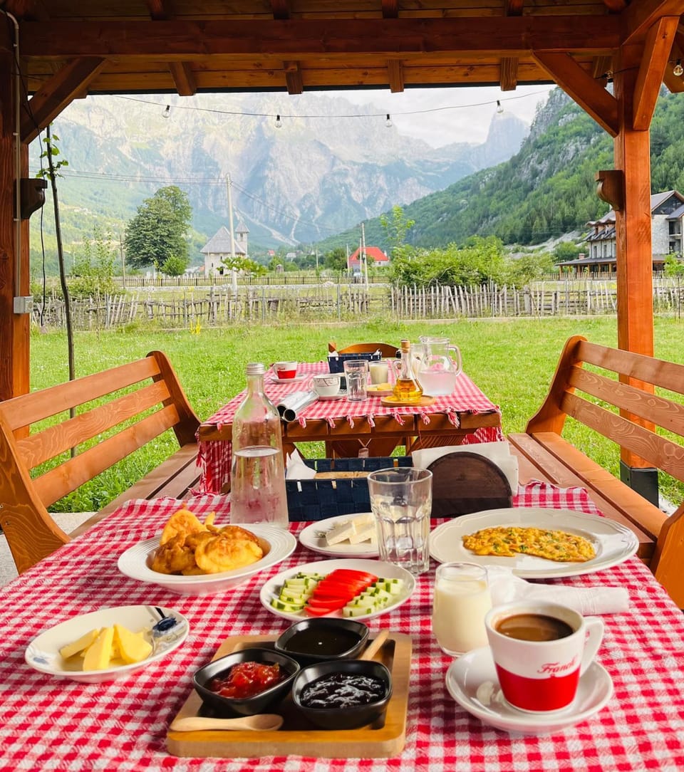 Te Sofra Bed and Breakfast in Montenegro