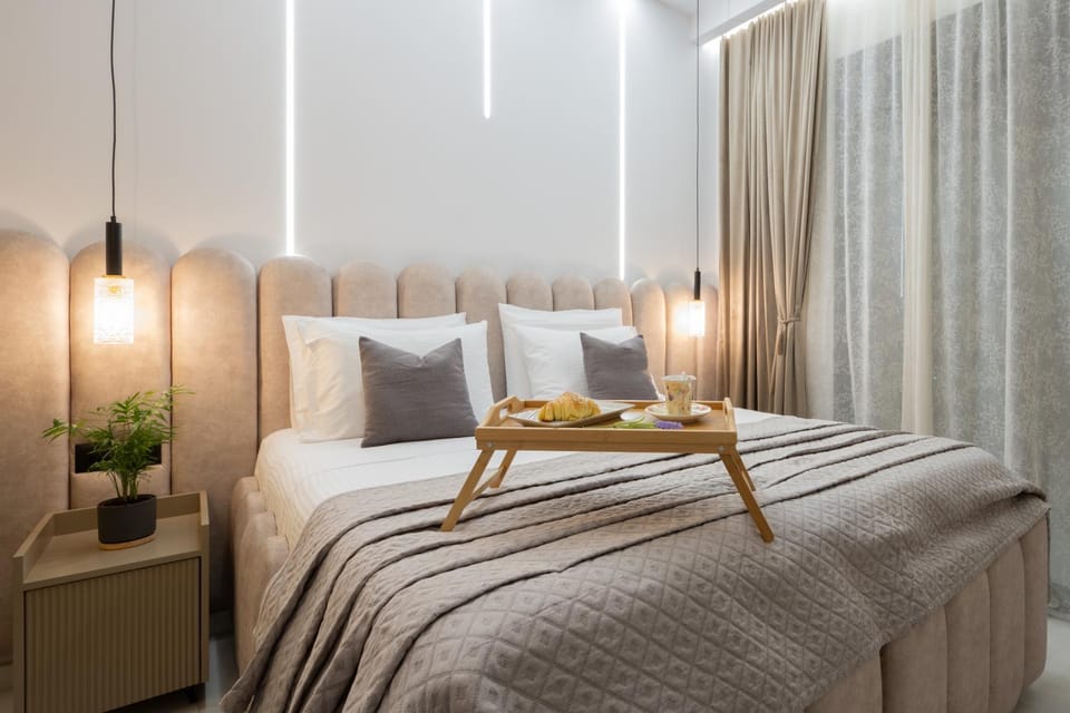 Bed, Living room, Photo of the whole room, Seating area, Bedroom