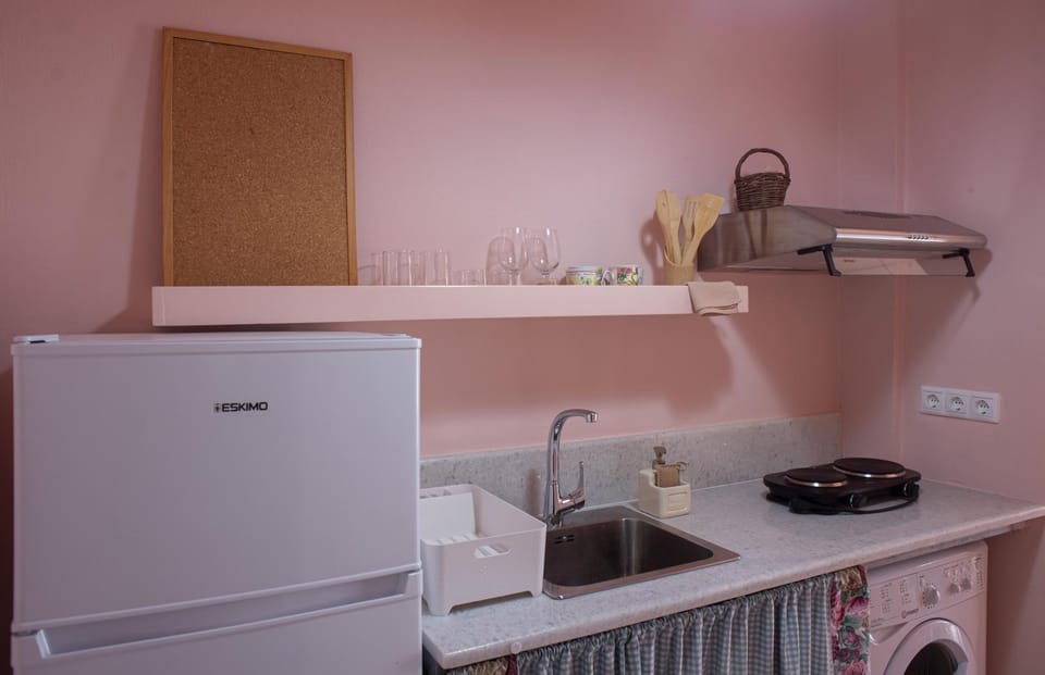 Kitchen or kitchenette, stove, washing machine