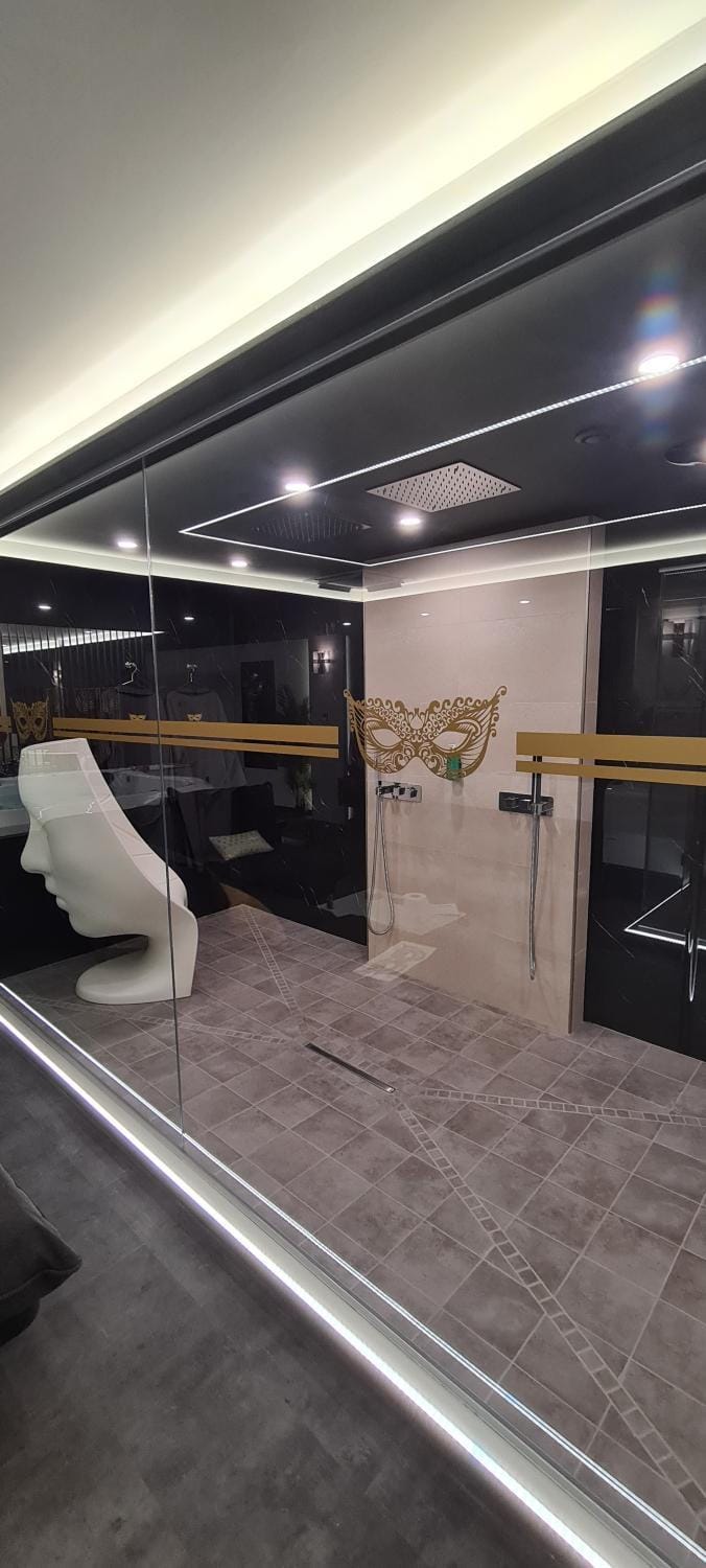 Shower, Bed, Bathroom, Photo of the whole room, Bedroom
