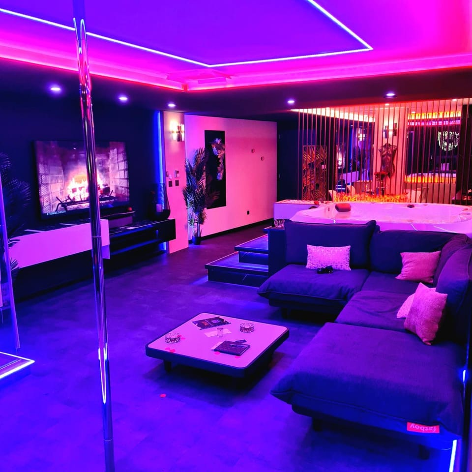 Living room, Photo of the whole room, Seating area