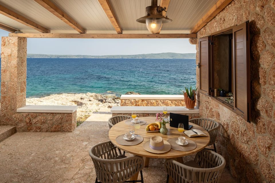 Patio, Day, Natural landscape, View (from property/room), Balcony/Terrace, Food and drinks, Seating area, Food, Sea view