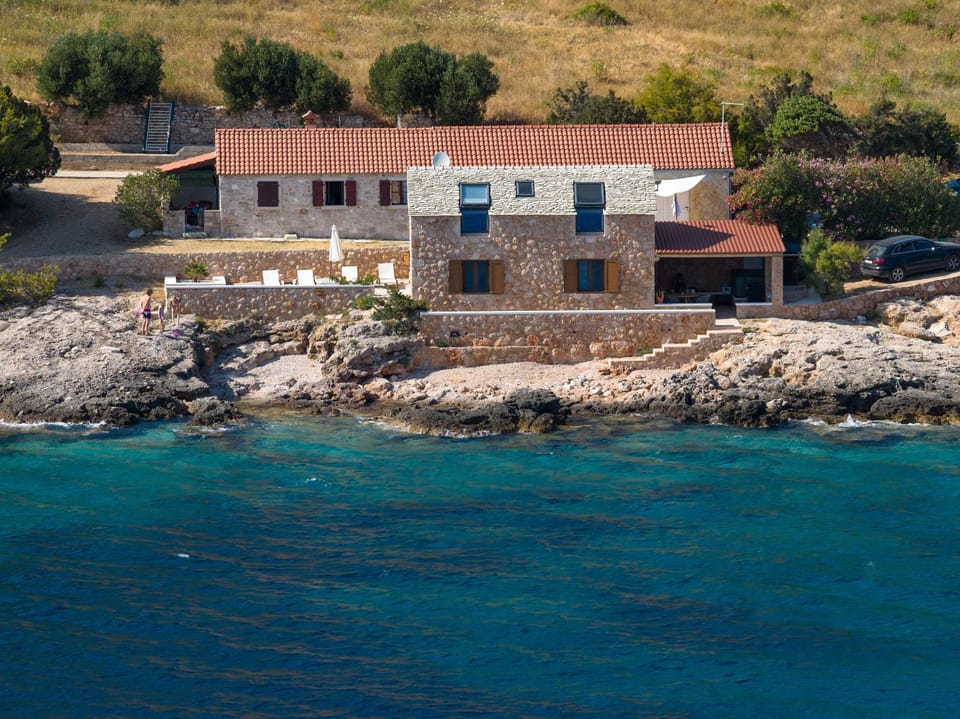 Property building, Day, Natural landscape, Sea view, Parking