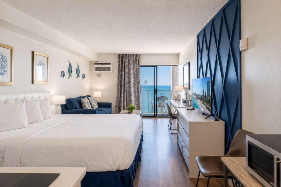 Beautifully Updated Ocean Front King Suite! Sea Mist Resort 20806 - Perfect for 2-4 guests! House in Myrtle Beach