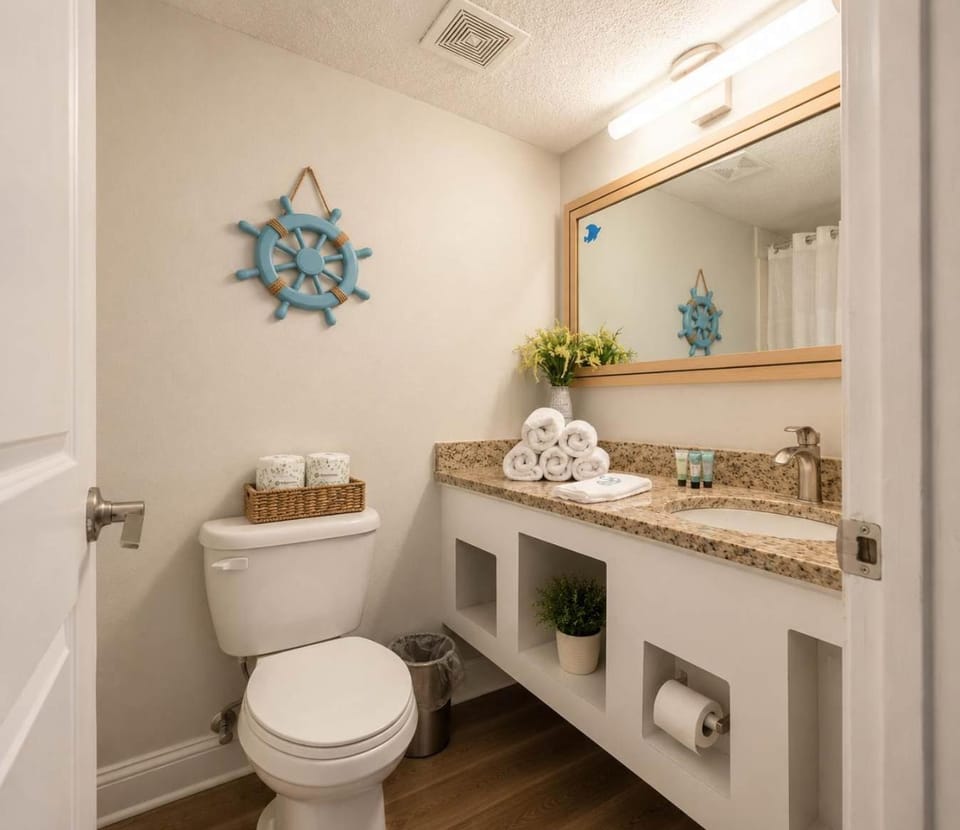 Beautifully Updated Ocean Front King Suite! Sea Mist Resort 20806 - Perfect for 2-4 guests! House in Myrtle Beach