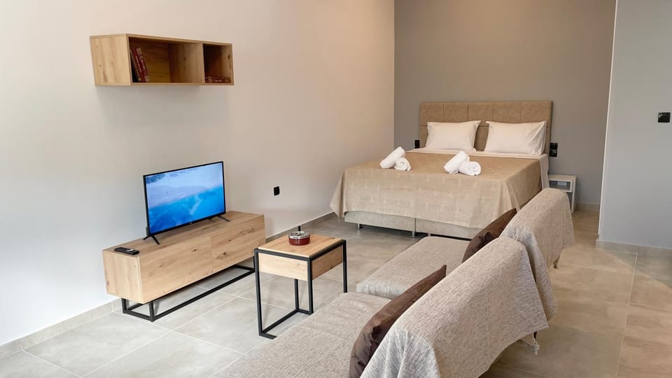 Communal lounge/ TV room, Living room, Seating area