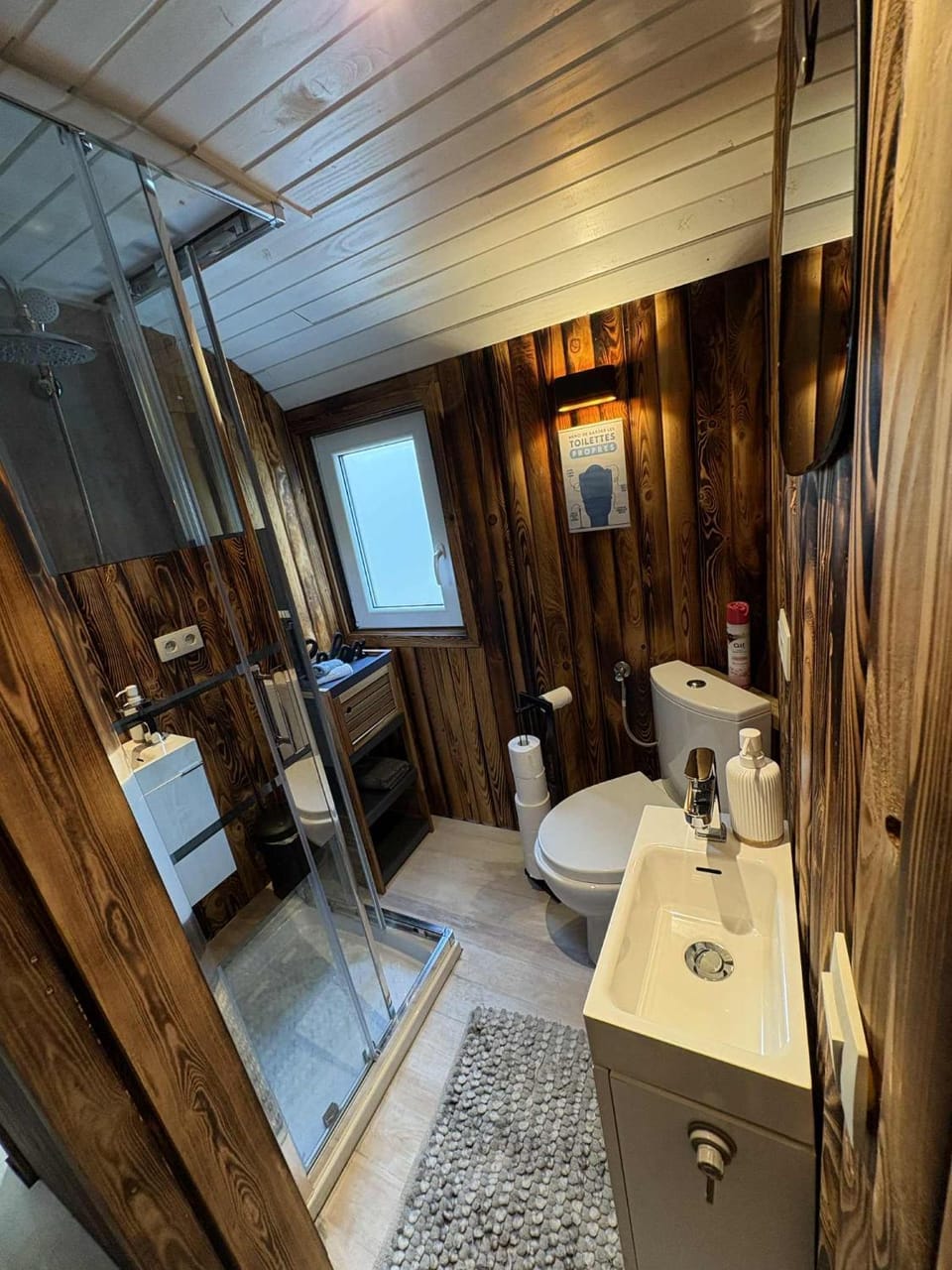 Roulotte du puits avec jacuzzi et sauna privatif Bed and Breakfast in Hauts-de-France