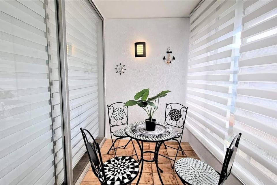 Patio, Balcony/Terrace, Dining area, Drinks, Alcoholic drinks