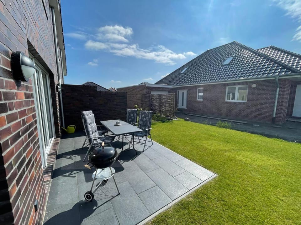 Property building, Garden, Balcony/Terrace, Garden view
