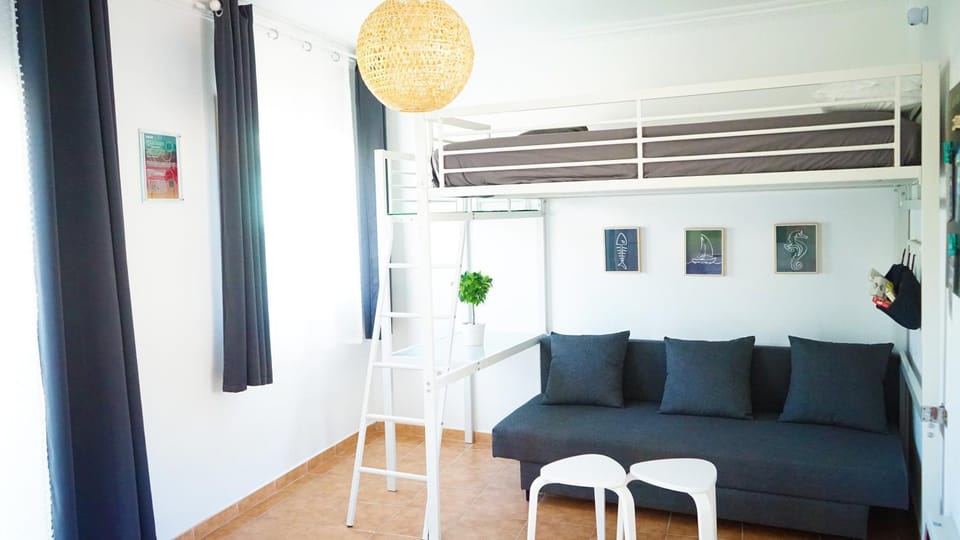 Bed, Living room